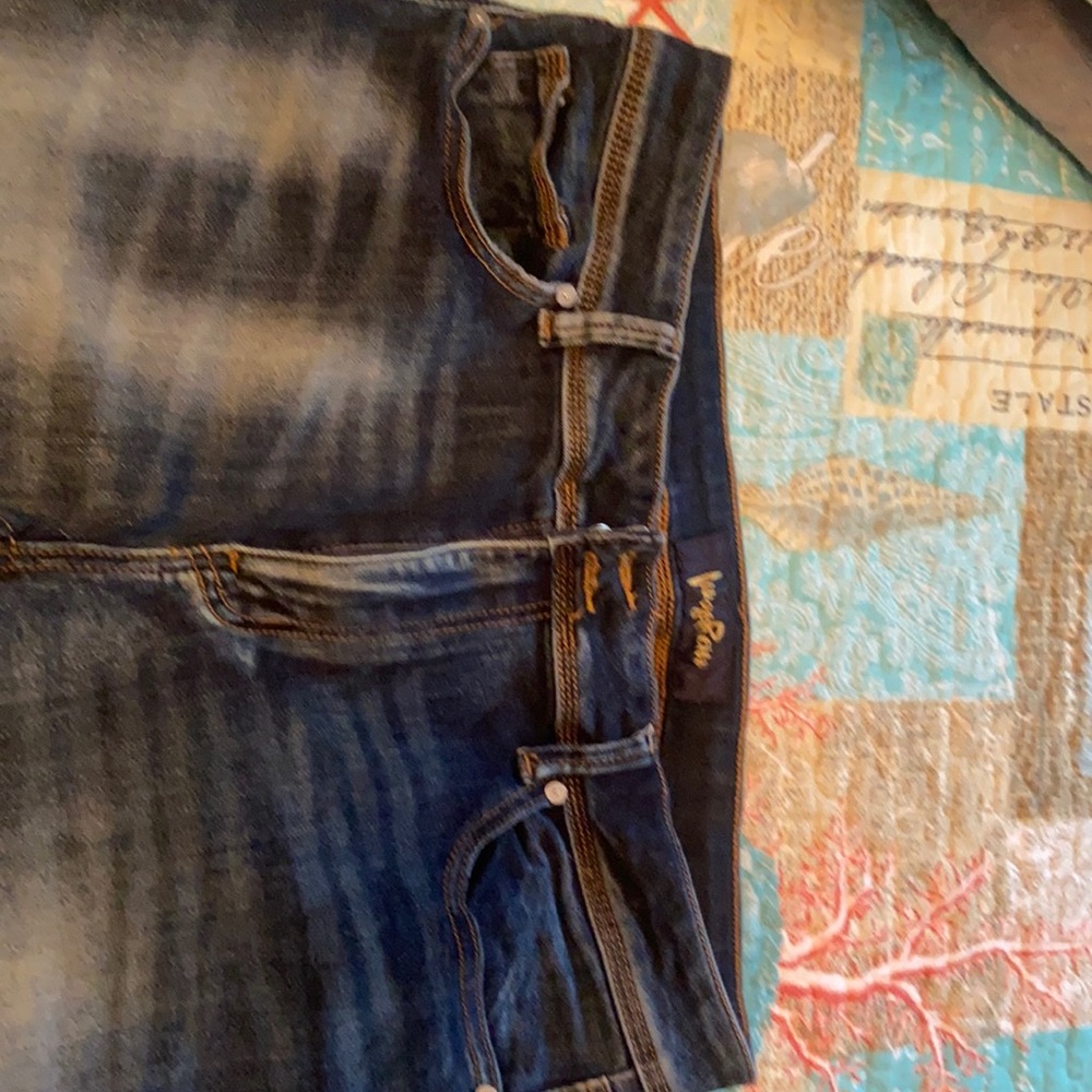 Skinny jeans super stretchy. Worn only twice.